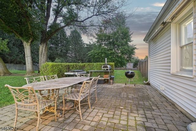 17 Cherry Ln, Mendham Twp., NJ 07945