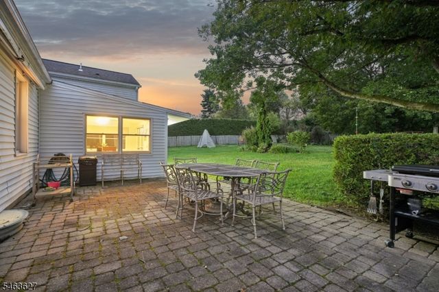 17 Cherry Ln, Mendham Twp., NJ 07945