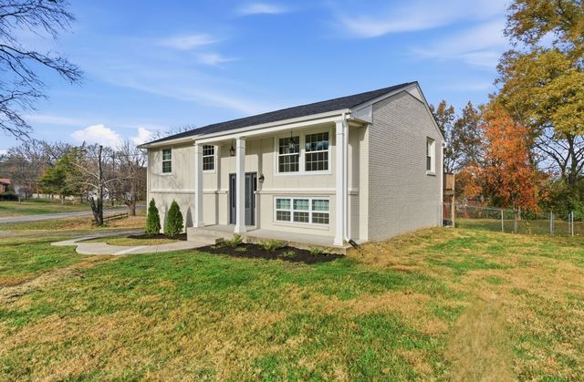 228 Lakeside Park Dr, Hendersonville, TN 37075