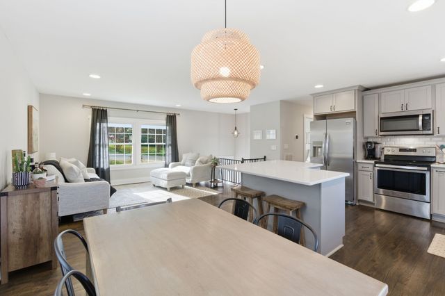 228 Lakeside Park Dr, Hendersonville, TN 37075