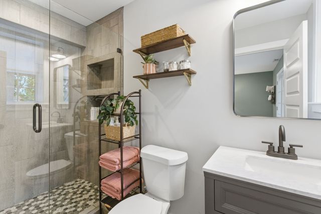 228 Lakeside Park Dr, Hendersonville, TN 37075