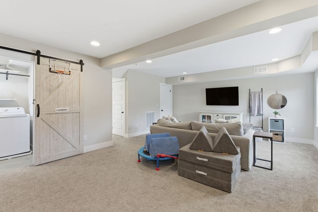 228 Lakeside Park Dr, Hendersonville, TN 37075