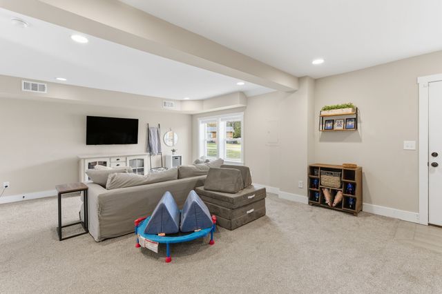 228 Lakeside Park Dr, Hendersonville, TN 37075