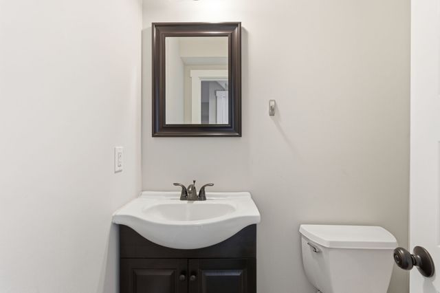 228 Lakeside Park Dr, Hendersonville, TN 37075