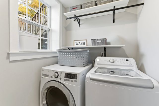 228 Lakeside Park Dr, Hendersonville, TN 37075