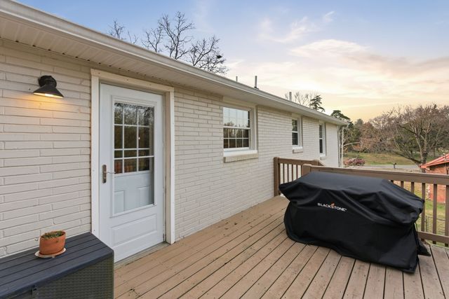 228 Lakeside Park Dr, Hendersonville, TN 37075