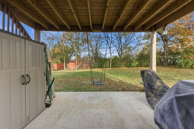 228 Lakeside Park Dr, Hendersonville, TN 37075