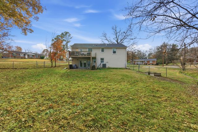 228 Lakeside Park Dr, Hendersonville, TN 37075