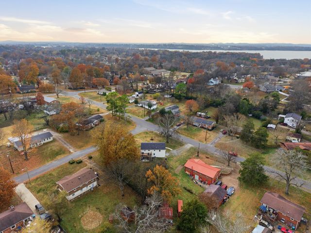 228 Lakeside Park Dr, Hendersonville, TN 37075