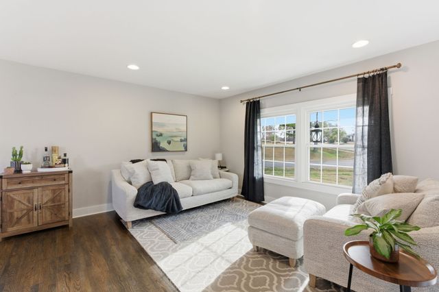 228 Lakeside Park Dr, Hendersonville, TN 37075