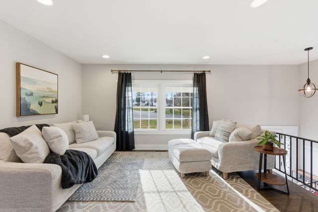 228 Lakeside Park Dr, Hendersonville, TN 37075