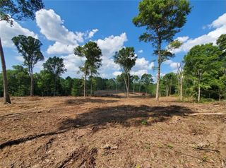 Roth Road, Parkersburg, WV 26104