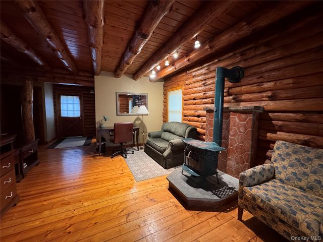 184 Tally Ho Road, Middletown, NY 10940