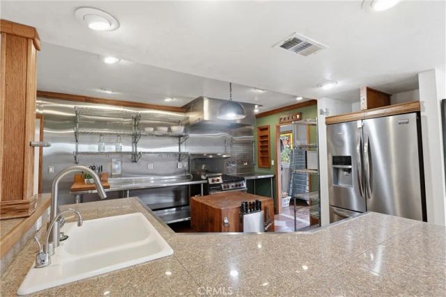 641 Ridgefield, Claremont, CA 91711