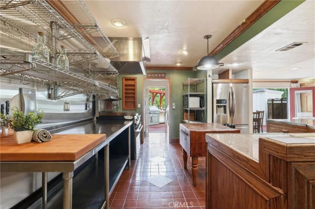 641 Ridgefield, Claremont, CA 91711