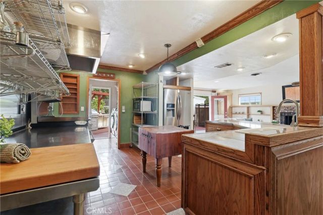 641 Ridgefield, Claremont, CA 91711