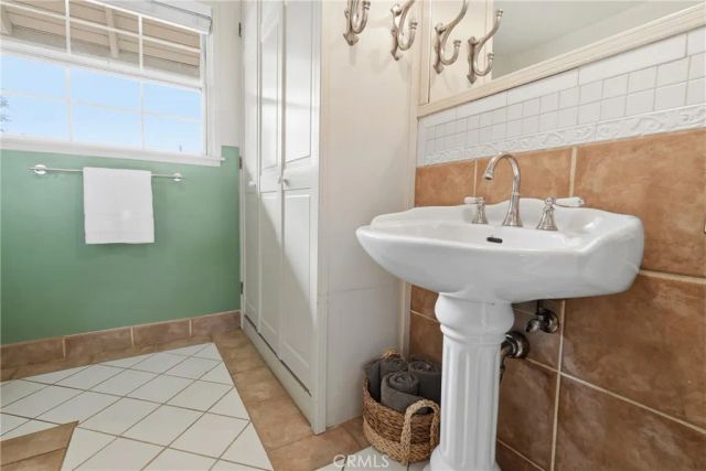 641 Ridgefield, Claremont, CA 91711