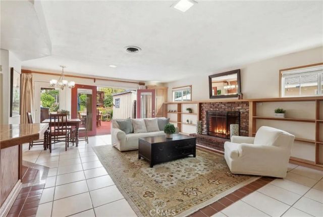 641 Ridgefield, Claremont, CA 91711