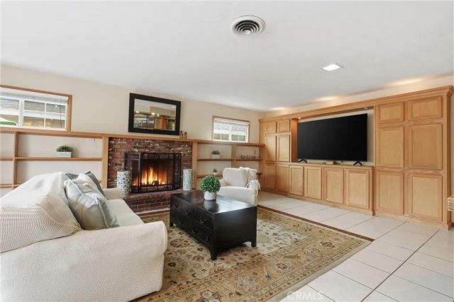 641 Ridgefield, Claremont, CA 91711