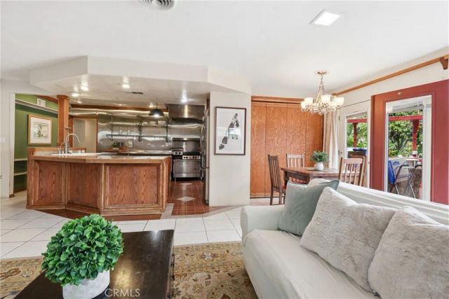 641 Ridgefield, Claremont, CA 91711