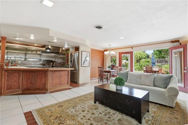 641 Ridgefield, Claremont, CA 91711