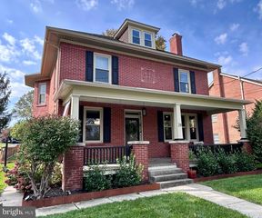 28 CHARLES RD, Lancaster, PA 17603