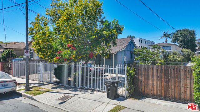 1525 W 37th Street, Los Angeles, CA 90018