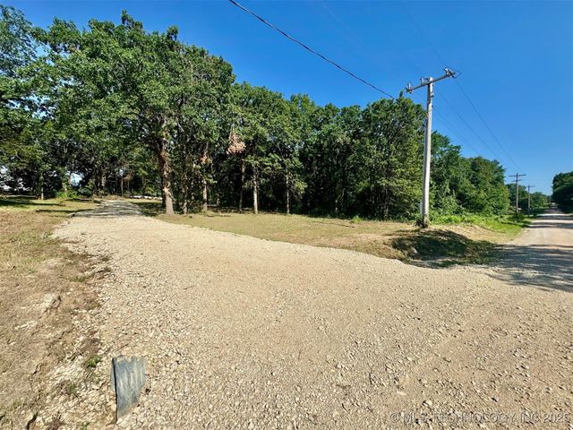 2142 Edge Road, Kingston, OK 73439