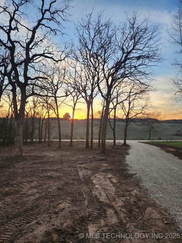 2142 Edge Road, Kingston, OK 73439