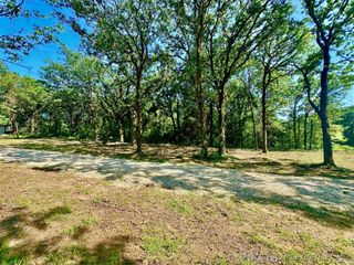 2142 Edge Road, Kingston, OK 73439