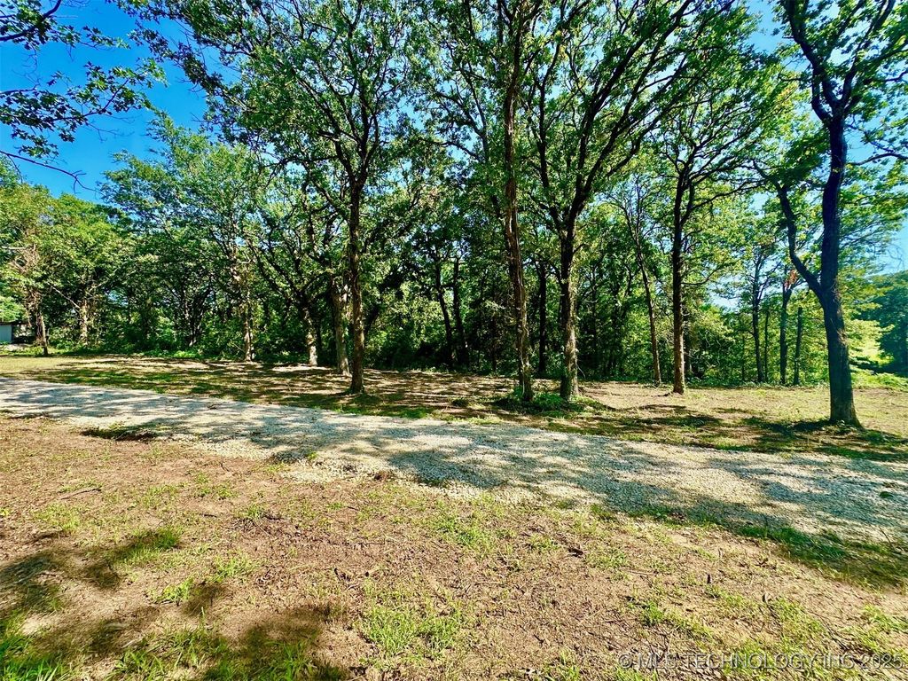 2142 Edge Road, Kingston, OK 73439