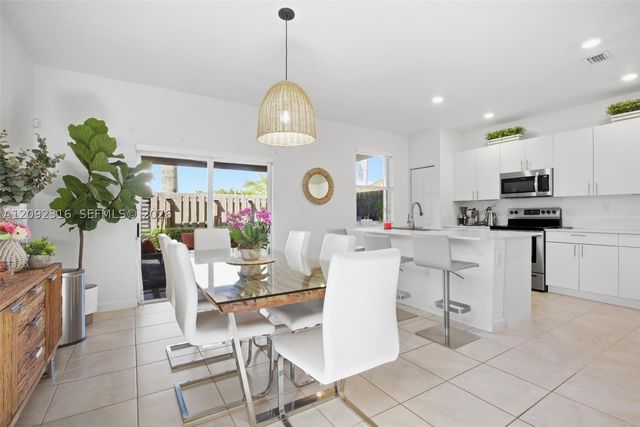 2605 SE 10th St 2605, Homestead, FL 33035