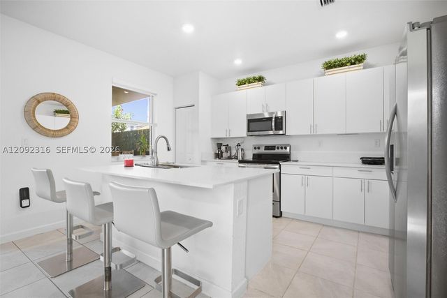 2605 SE 10th St 2605, Homestead, FL 33035