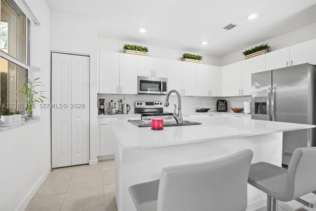 2605 SE 10th St 2605, Homestead, FL 33035