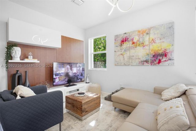 2605 SE 10th St 2605, Homestead, FL 33035