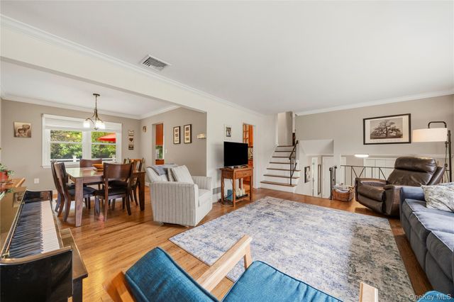 4 Forest Knoll Drive, Suffern, NY 10901