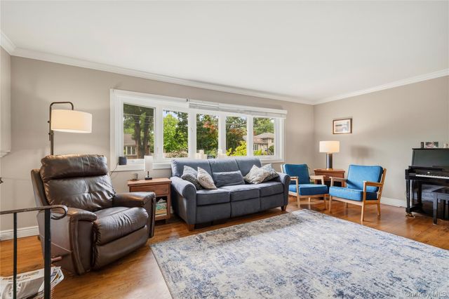 4 Forest Knoll Drive, Suffern, NY 10901