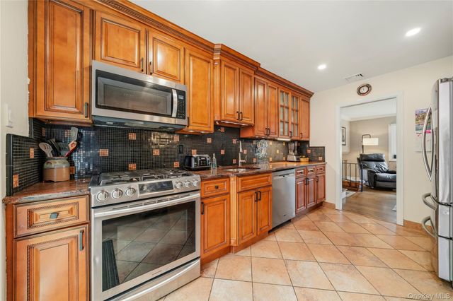 4 Forest Knoll Drive, Suffern, NY 10901