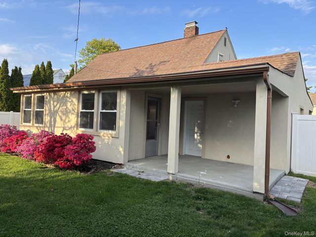 55 Acre Lane, Hicksville, NY 11801