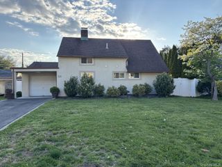55 Acre Lane, Hicksville, NY 11801