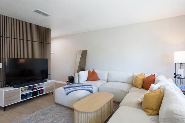 4241 Mesa Vista Way, Unit 5, Oceanside, CA 92057