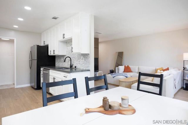 4241 Mesa Vista Way, Unit 5, Oceanside, CA 92057