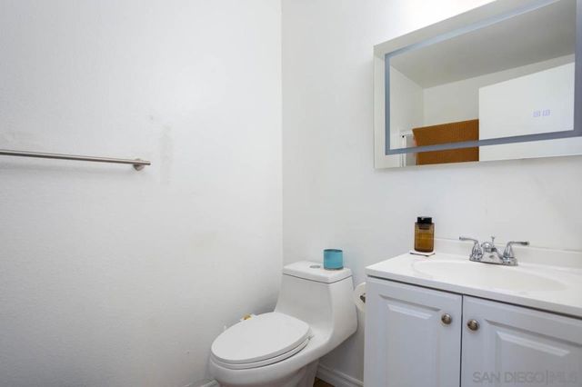 4241 Mesa Vista Way, Unit 5, Oceanside, CA 92057