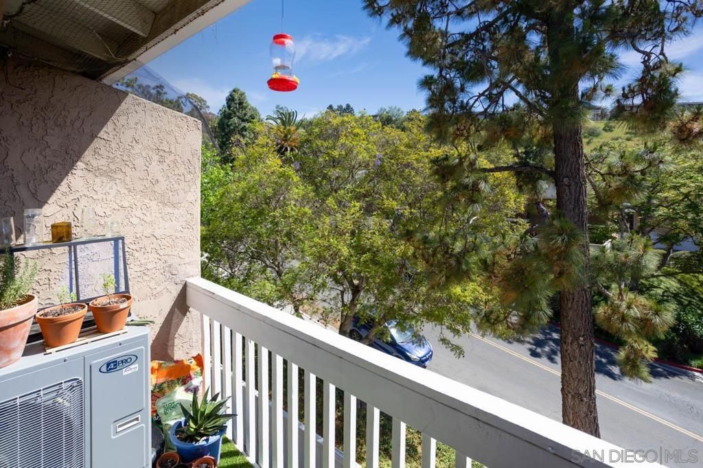 Image 10 of property listing at 4241 Mesa Vista Way, Unit 5, Oceanside, CA 92057