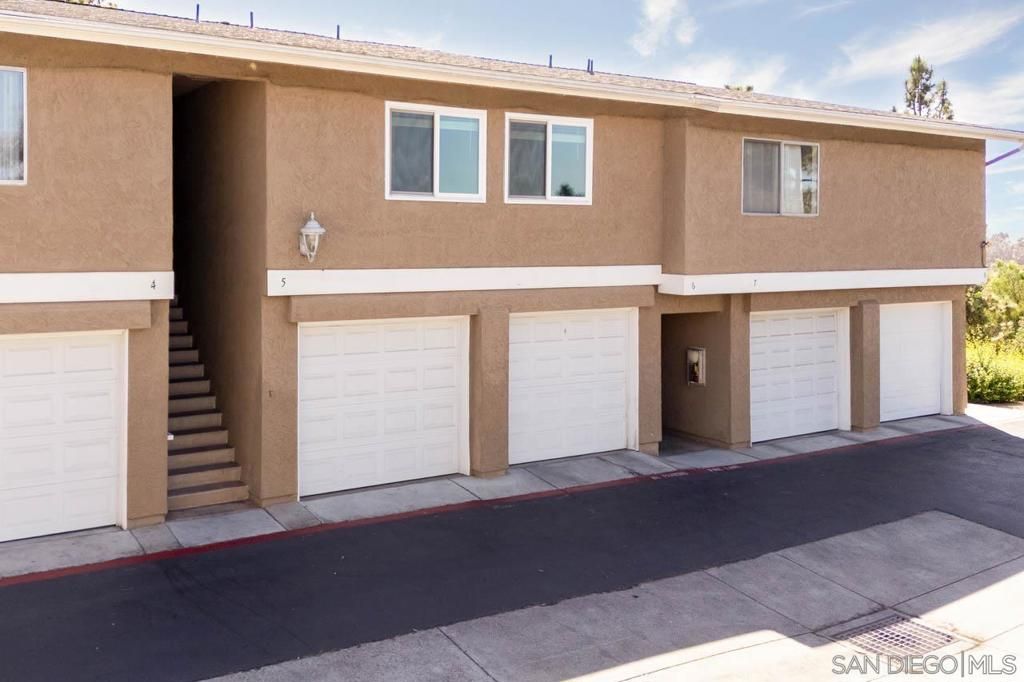 Image 14 of property listing at 4241 Mesa Vista Way, Unit 5, Oceanside, CA 92057