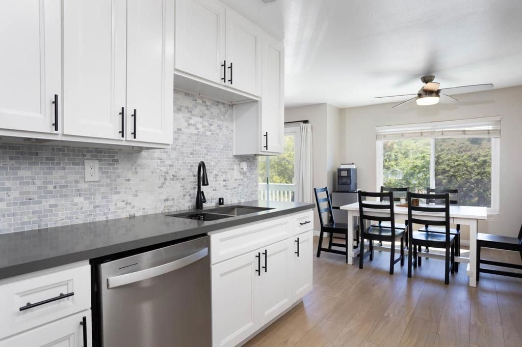 Image 4 of property listing at 4241 Mesa Vista Way, Unit 5, Oceanside, CA 92057