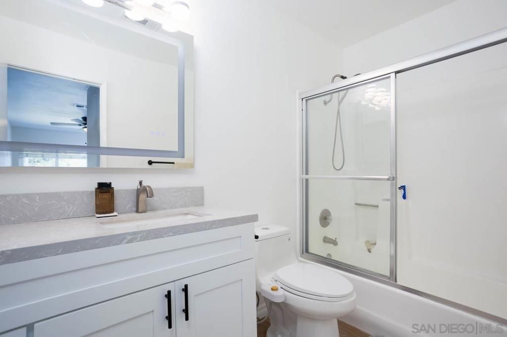 Image 7 of property listing at 4241 Mesa Vista Way, Unit 5, Oceanside, CA 92057