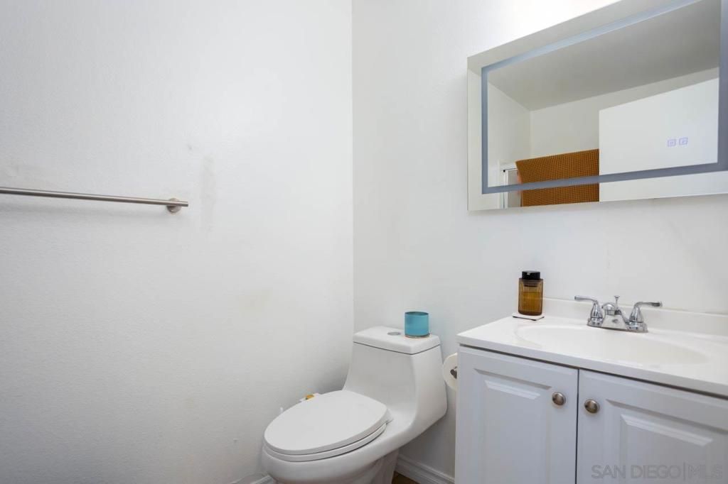 Image 9 of property listing at 4241 Mesa Vista Way, Unit 5, Oceanside, CA 92057