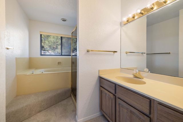 12505 Wilshire Avenue NE, Albuquerque, NM 87122