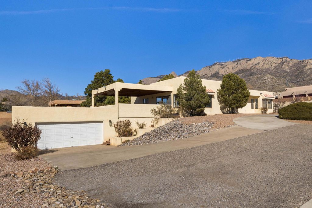 12505 Wilshire Avenue NE, Albuquerque, NM 87122